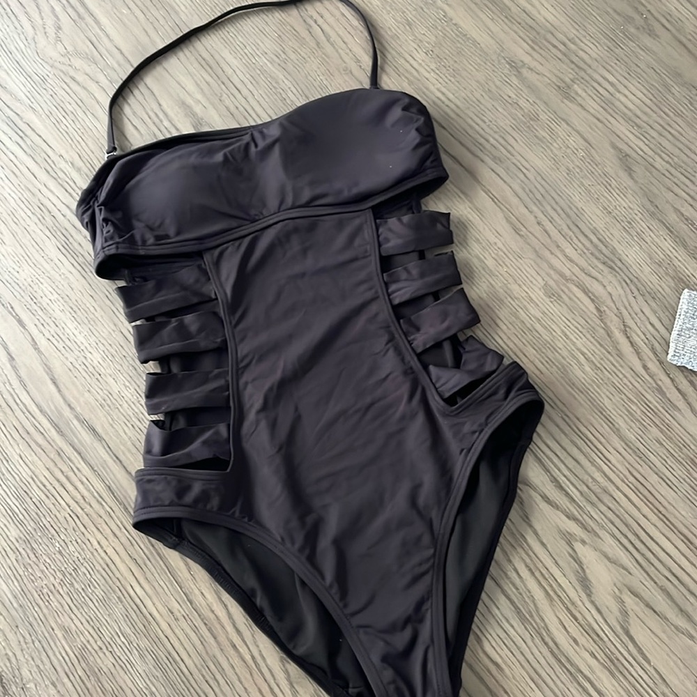 Kenneth Cole Reaction Side Cutouts Black Padded One Piece Size S